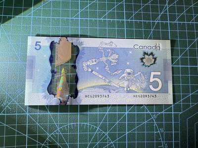 【炜奕收藏】，第四十三期 加拿大5元塑料钞，UNC品相