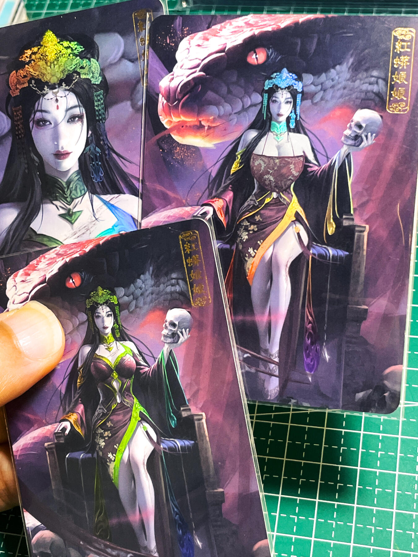 【关注参拍有赠卡】显眼宝30期  卡将卡牌    红蟒娘娘 蛇年很配  一套3张   金彩工艺   63*88