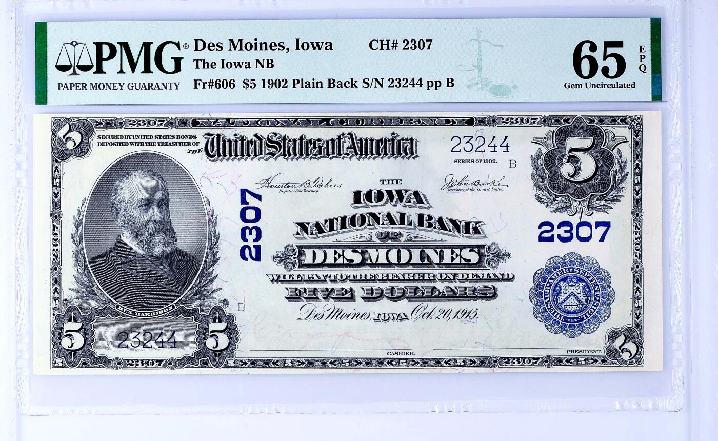 【Blue Auction】世界纸币精拍第720期——18级TOP拍卖/信誉/品质/专业/高效💫 【亚军分 仅2张更高分 Ch# 2307该银行存世的最佳品相 少见fr】美国 荷华州首府得梅因 1902年 5美金 外观看着非常崭新油墨佳 极强视觉吸引力 背面经典油画《Landing of the Pilgrims》（朝圣者登陆）设计精美 美国第23任美国总统本杰明·哈里森 大胡子雕刻佳 PMG63EPQ 全新原票 值得收藏 