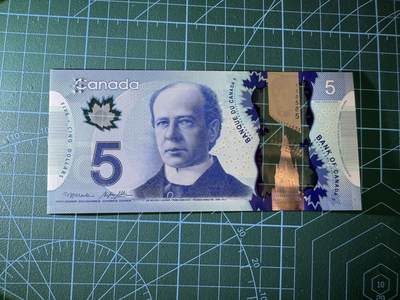 【炜奕收藏】，第四十三期 加拿大5元塑料钞，UNC品相