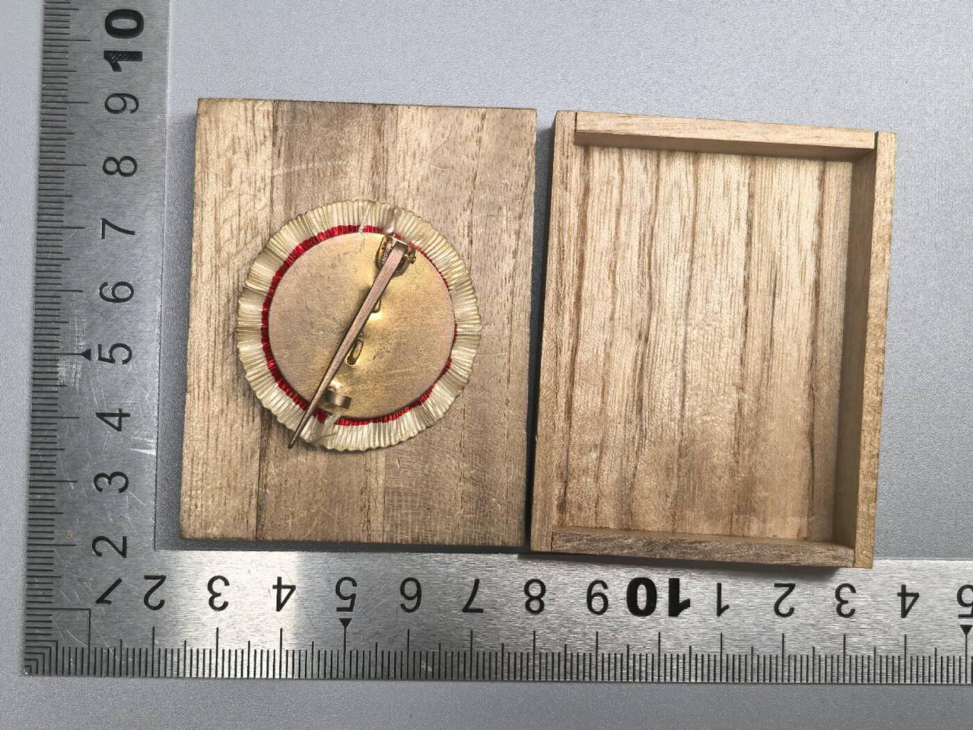 小驴勋章奖章收藏9月6日星期六晚18点拍卖（有偿代拍，送拍规则在简介最后，参拍须阅读规则后再参拍，关系到运费包装发货时效真假辨别等关键信息，店主微信码在最后一拍品）
