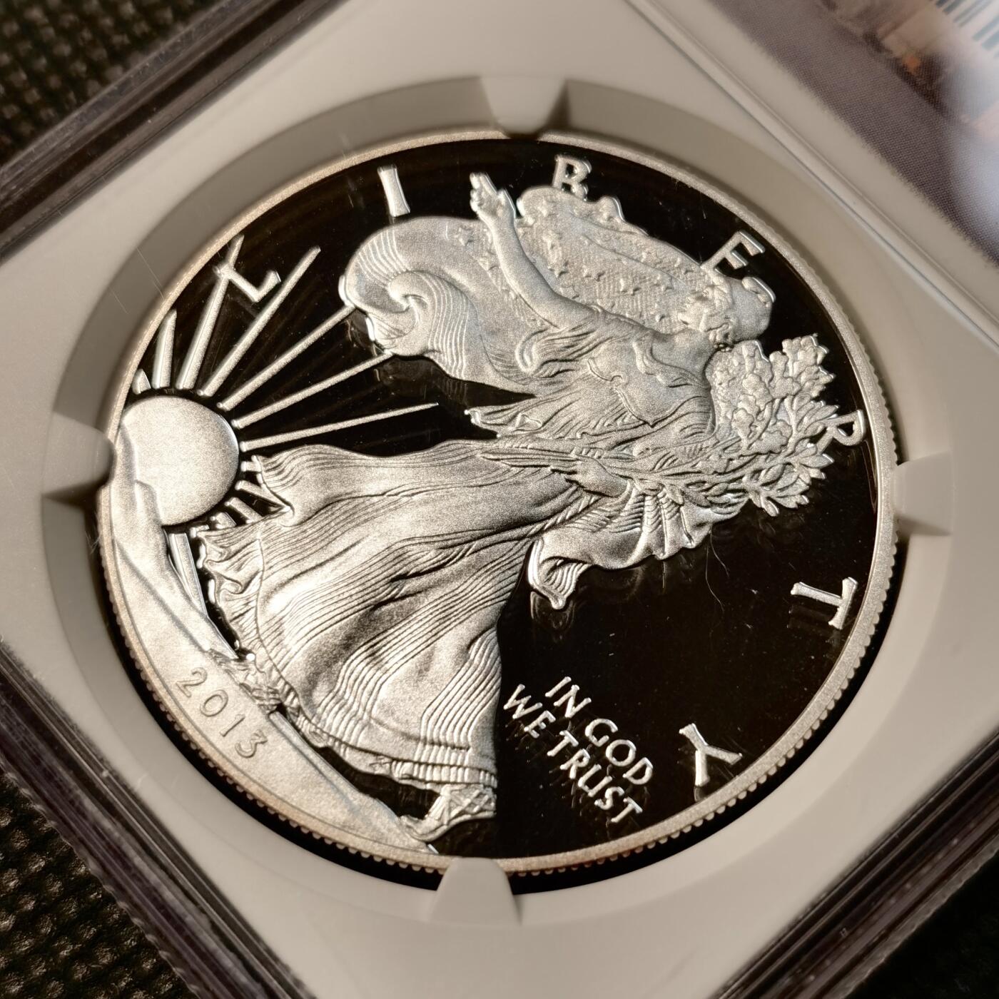 甄臻铺-世界币章拍卖（第32期），送拍享返佣金等优惠多多 NGC-PF69UC 2013美国一美元行走女神精制银币，银价持续暴涨，入手好时机