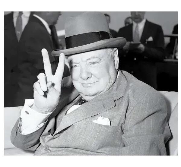 英国1965年 丘吉尔+大本钟高浮雕精制镀银章 35MM