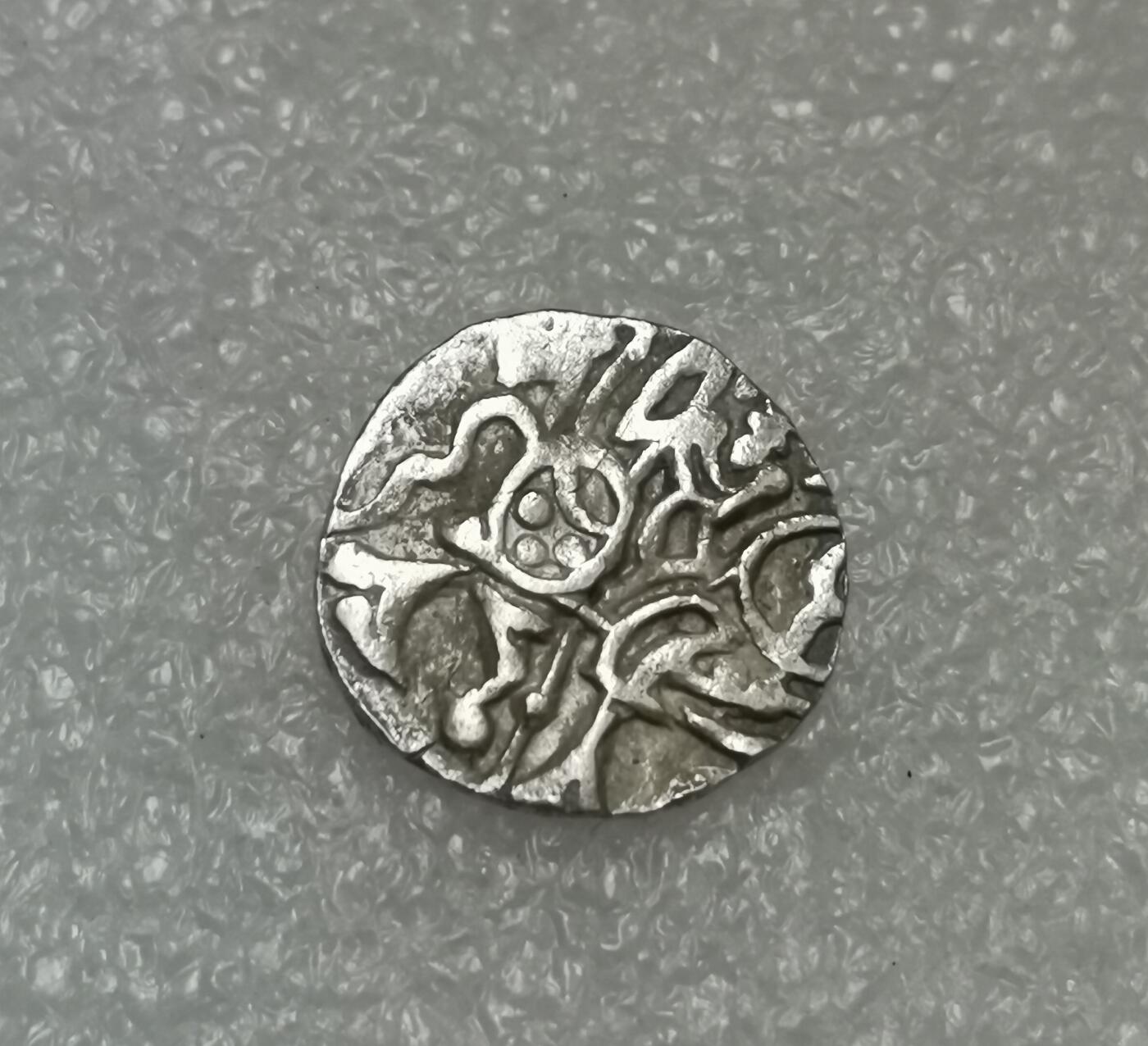 瓶子🏺第206期拍卖会  公元750-900年沙希王朝牛瘤骑士打制银币