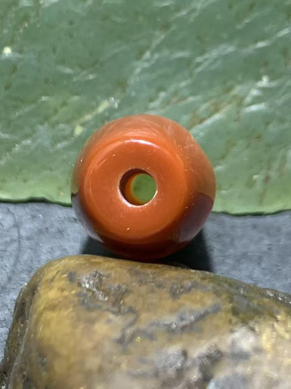 精美高玉化一线缠丝玛瑙桶珠一个，