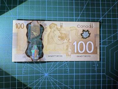 【炜奕收藏】，第四十三期 加拿大100元塑料钞，UNC品相，号码无4