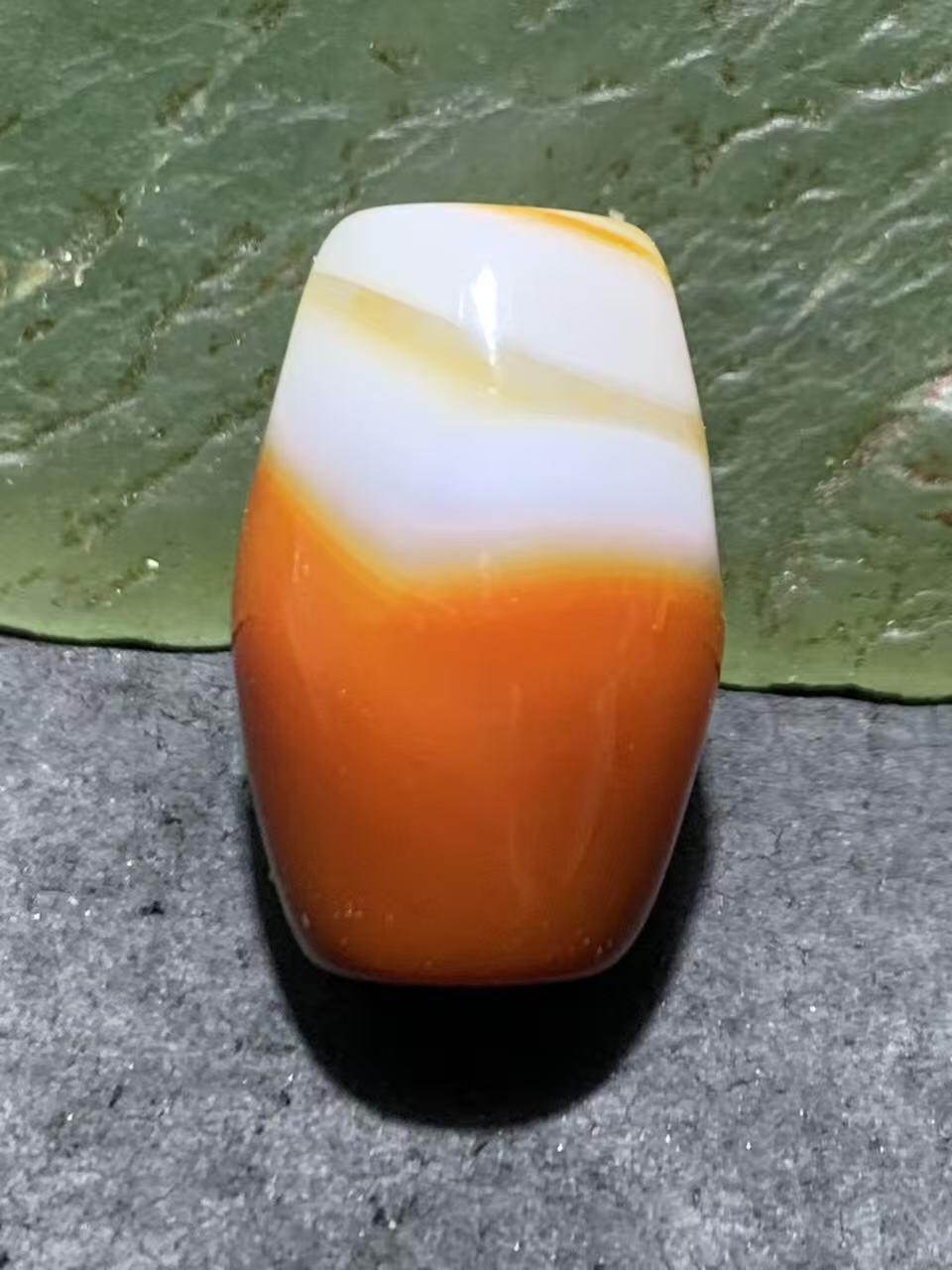 精美高玉化一线缠丝玛瑙桶珠一个，