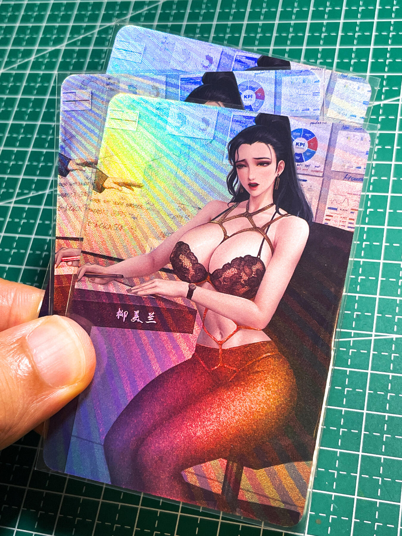 【关注参拍有赠卡】显眼宝30期  嘎嘎鸭 经典人物 柳美兰 办公桌 三渐变 三张 折光彩闪  59*86
