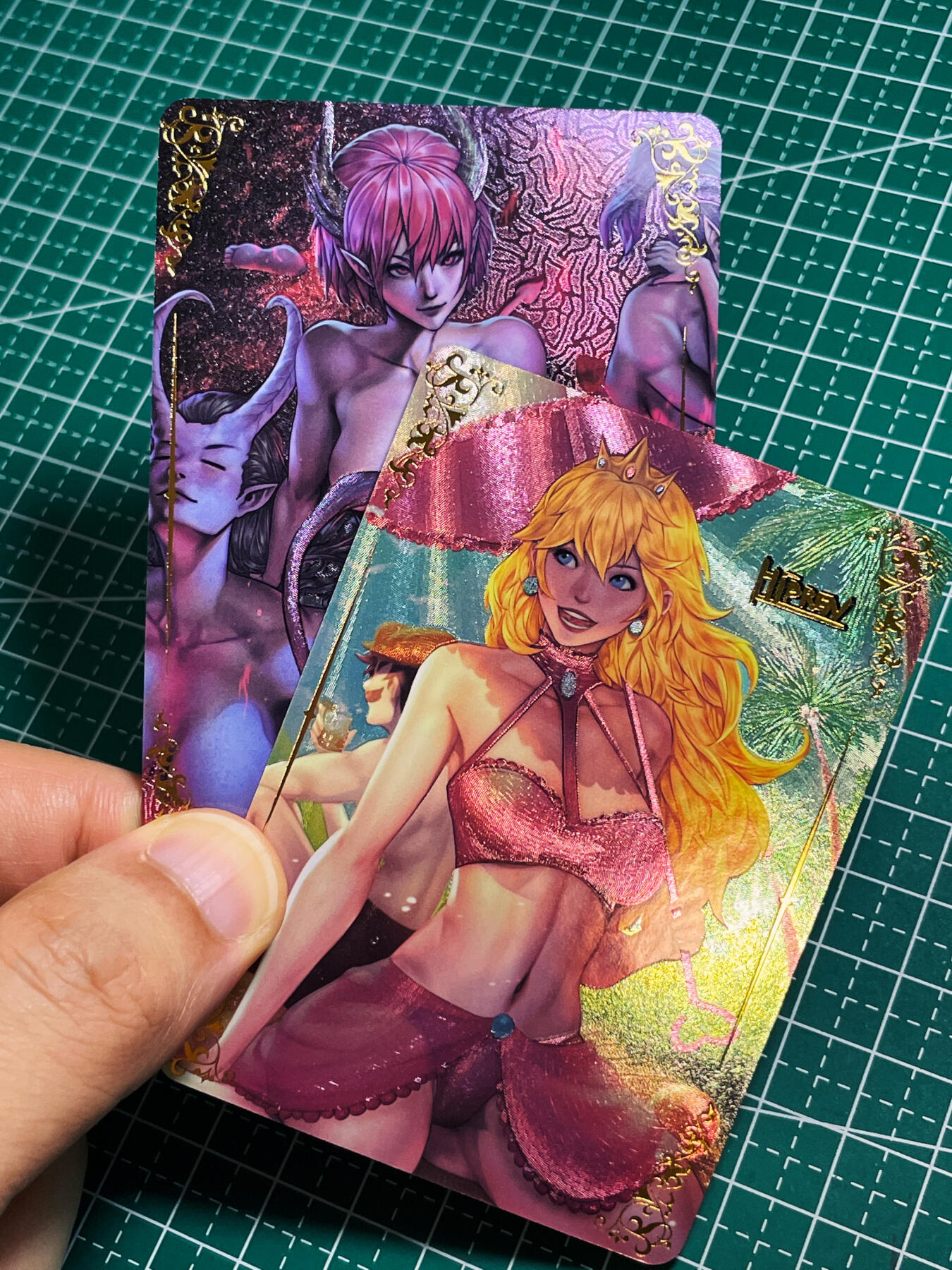 【关注参拍有赠卡】显眼宝30期  茉莉 变装 一对2张 粗闪工艺 63*88