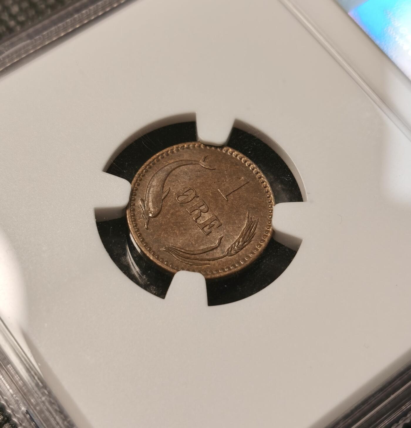 甄臻铺-世界币章拍卖（第32期），送拍享返佣金等优惠多多 NGC-MS63BN 1904年丹麦1欧尔铜币 原光品相