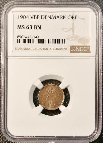 甄臻铺-世界币章拍卖（第32期），送拍享返佣金等优惠多多 - NGC-MS63BN 1904年丹麦1欧尔铜币 原光品相