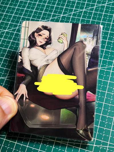 【关注参拍有赠卡】显眼宝30期  - 极品眼镜御姐一张  金彩工艺   63*88