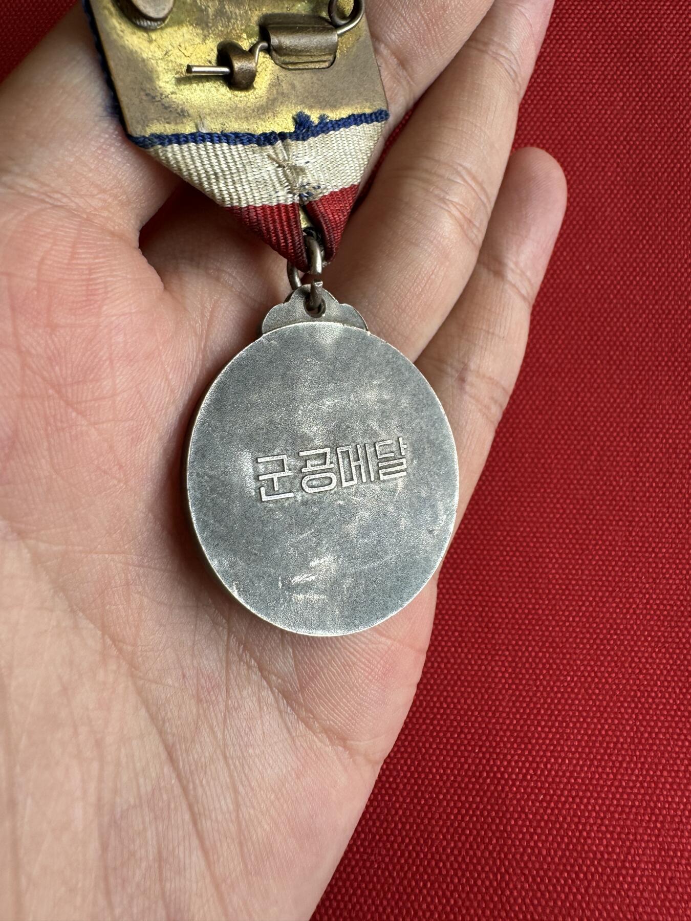 五哥徽章群   8号周一晚上八点4群联拍 奖章