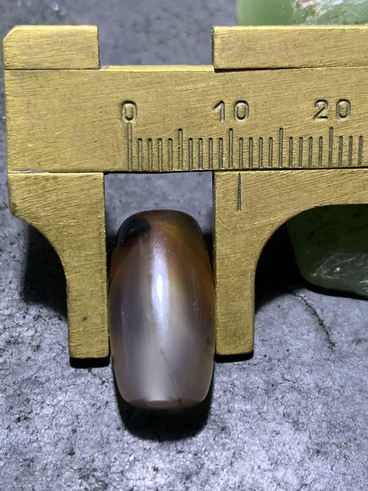精美高玉化巴西玛瑙随形桶珠一颗