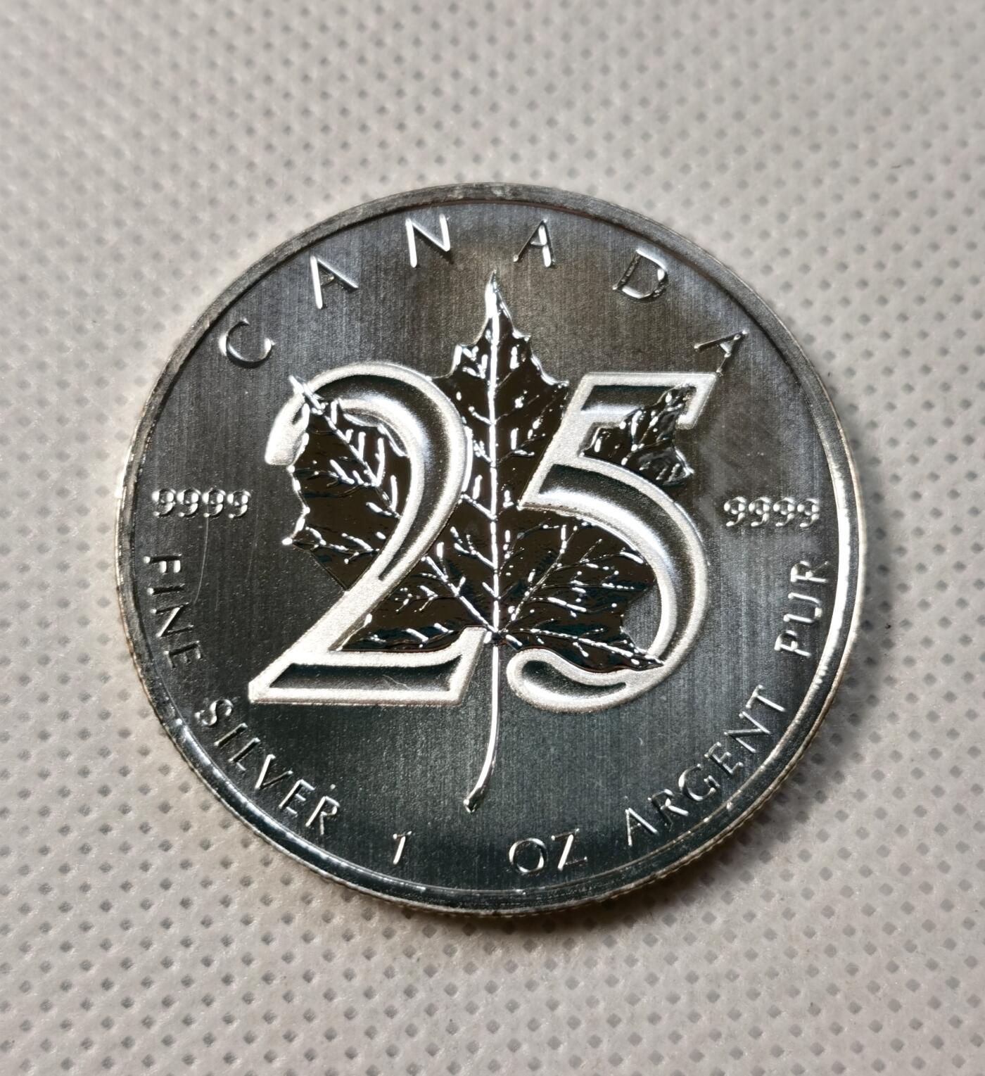 甄臻铺-世界币章拍卖（第32期），送拍享返佣金等优惠多多 加拿大 2013年 枫叶发行25周年1盎司普制纪念银币