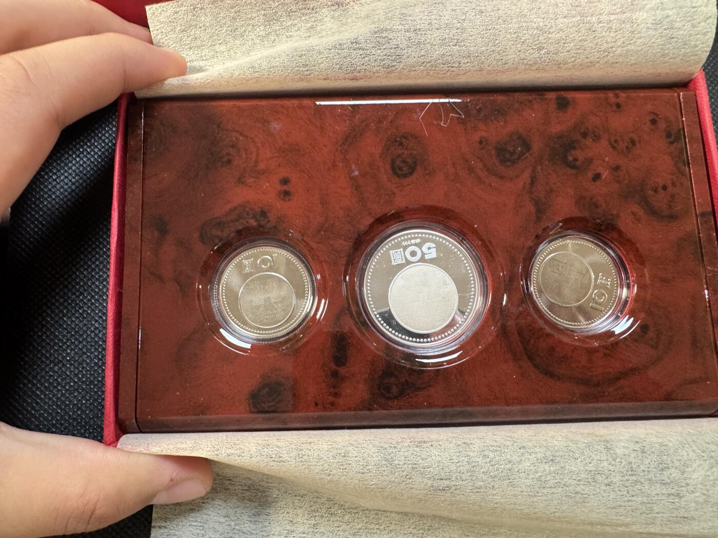 甄臻铺-世界币章拍卖（第32期），送拍享返佣金等优惠多多 中国台湾省2001年Proof Set（最大一枚是银币）盒证全