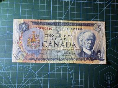 【炜奕收藏】，第四十三期 1974年加拿大5元，流通好品，号码无47