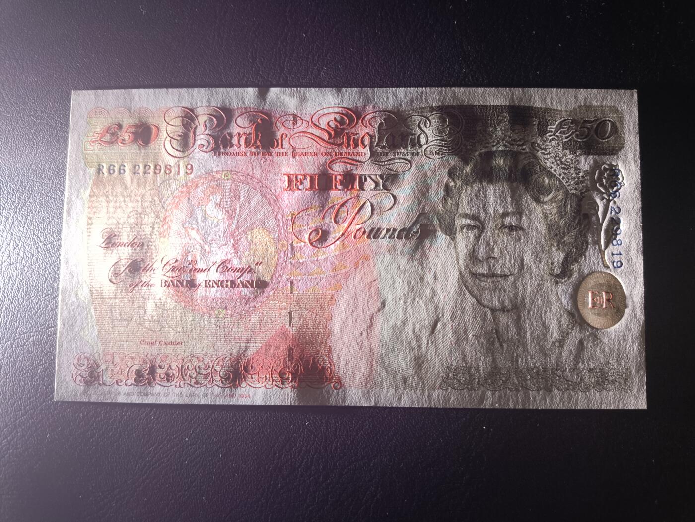 2025九月第一期（总第191期） 【李】英格兰E序列50镑UNC无47，中年女王和英格兰银行首任行长霍布伦