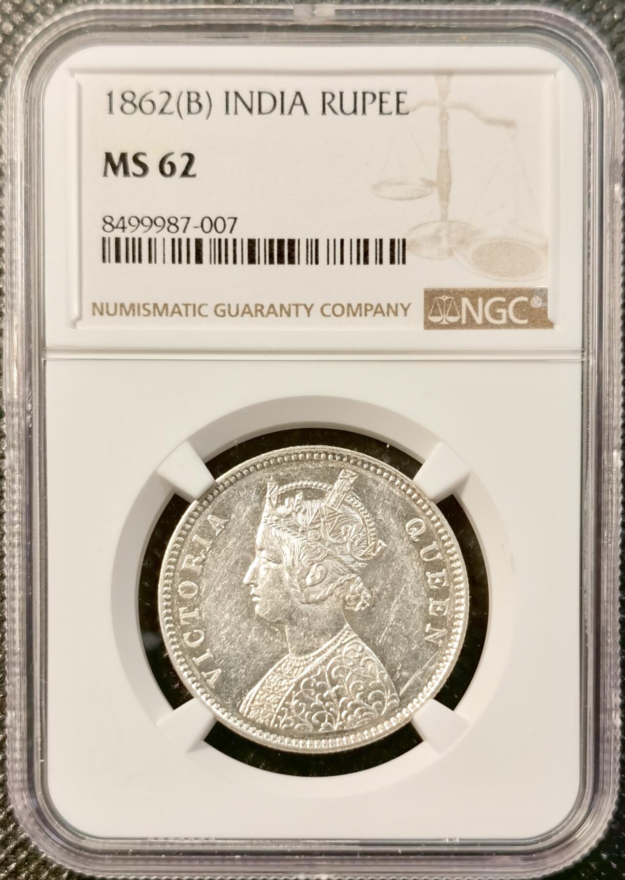 甄臻铺-世界币章拍卖（第32期），送拍享返佣金等优惠多多 NGC-MS62 1862年英属印度小维1卢比，背面状态极好