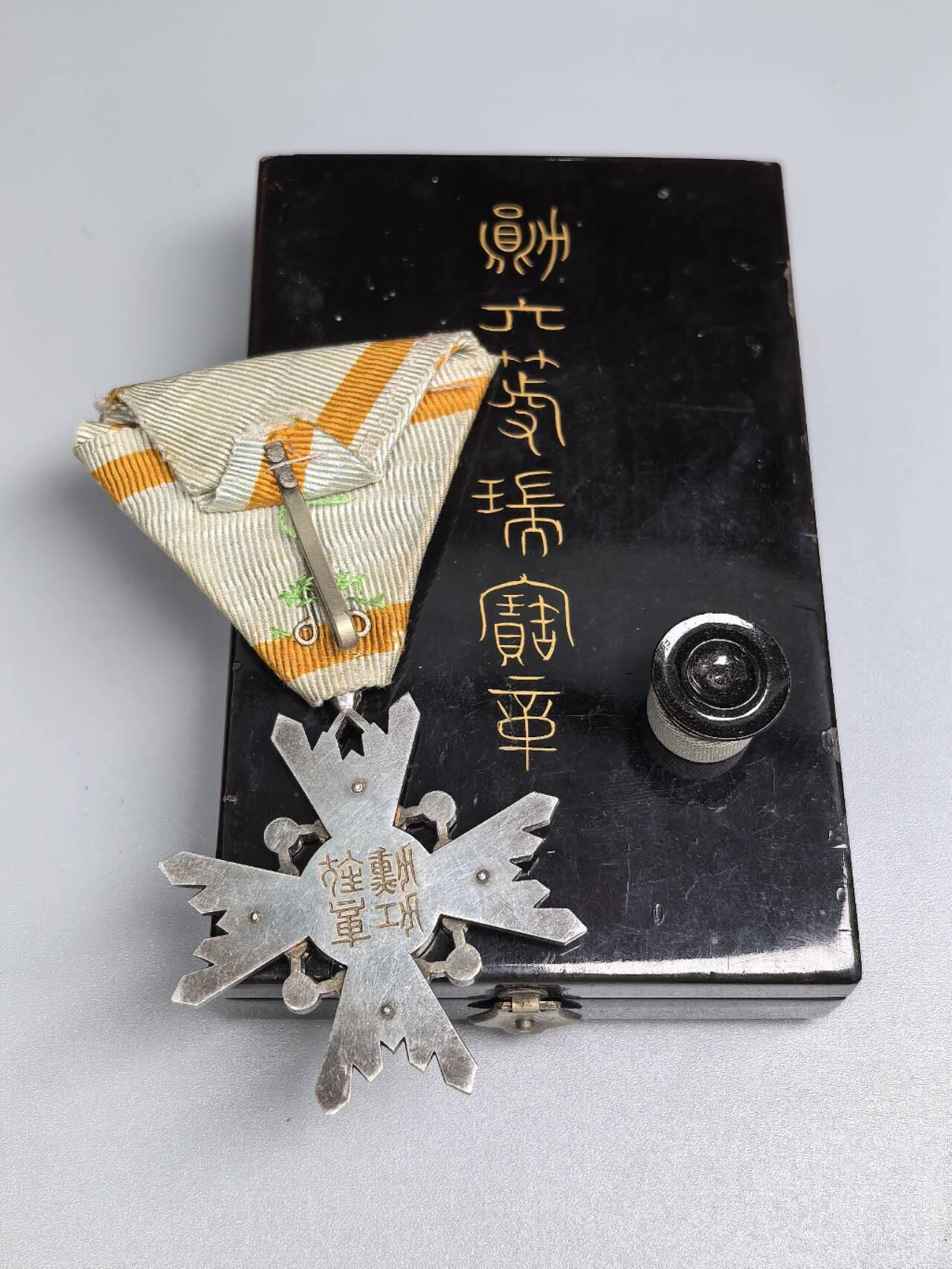 小驴勋章奖章收藏9月6日星期六晚18点拍卖（有偿代拍，送拍规则在简介最后，参拍须阅读规则后再参拍，关系到运费包装发货时效真假辨别等关键信息，店主微信码在最后一拍品）