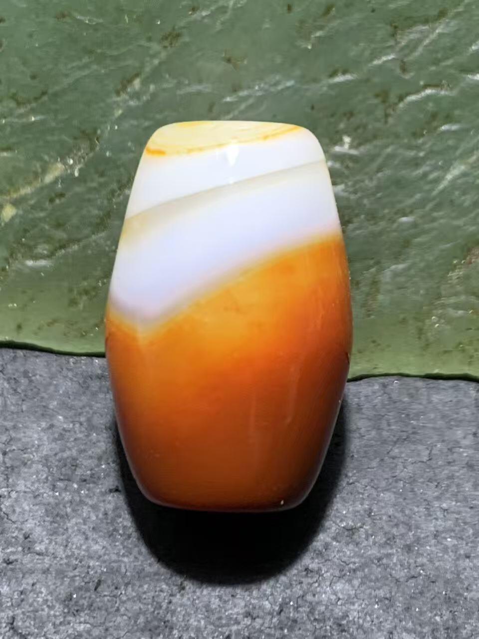 精美高玉化一线缠丝玛瑙桶珠一个，