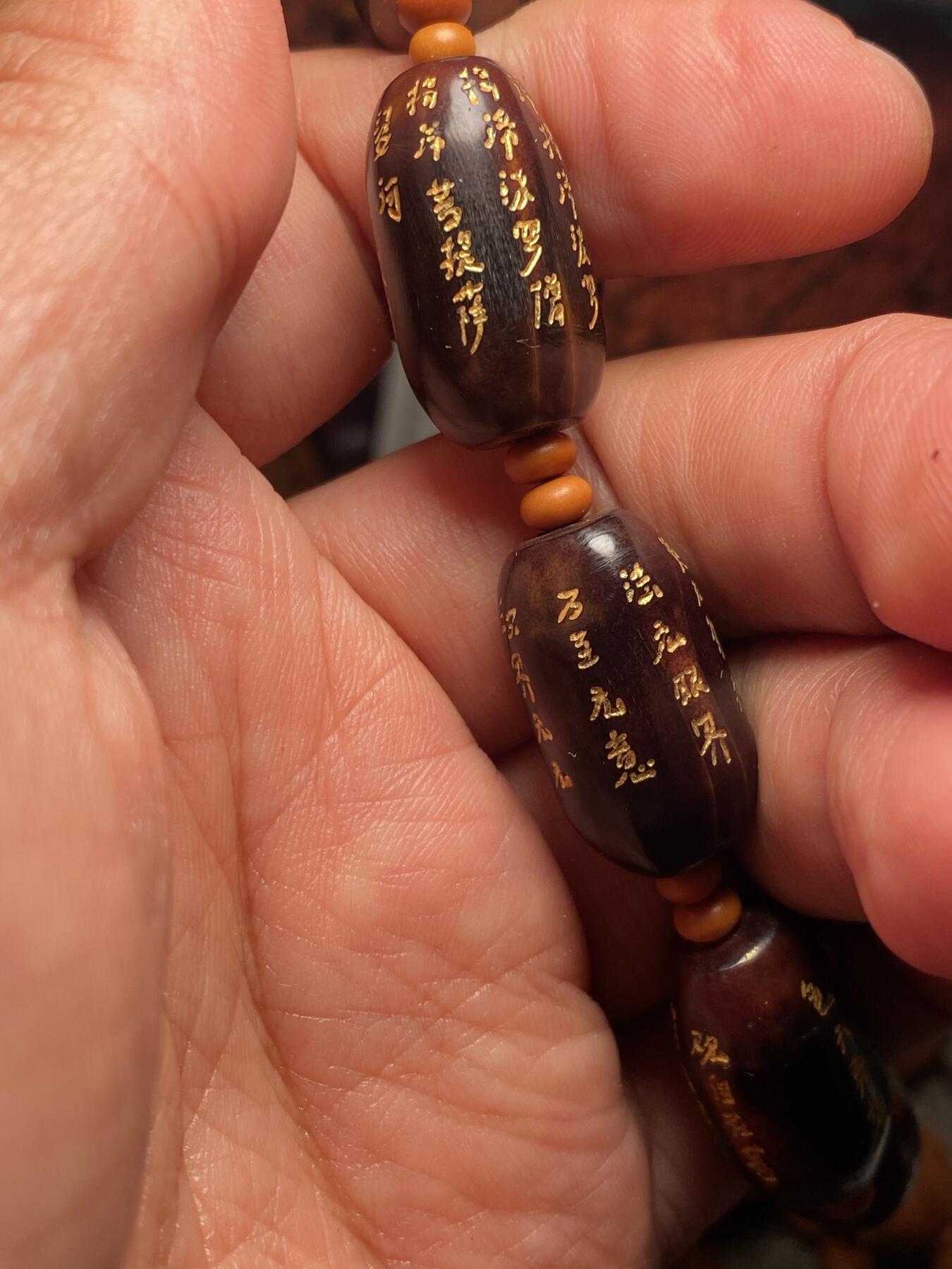 苏工名家核雕放漏价 苏工核雕纯手工雕刻，老籽，天然紫核老苏工，老型般若，孤品，个性饱满，尺寸1。3x2.35立体感十足喜欢的来