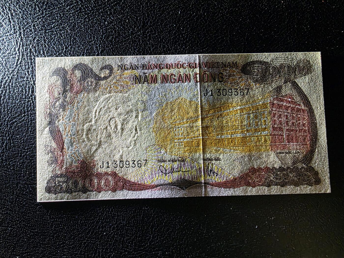 叁拾收藏第31期 南越1975年5000盾  豹子  UNC