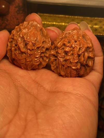 苏工名家核雕放漏价 - 福利苏工核桃雕纯手工雕刻，双龙戏珠，个性十足，表情丰富，四面雕满工，等待有缘人，市场无同款，尺寸3。6喜欢的来
