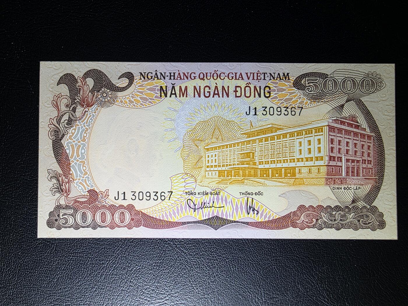 叁拾收藏第31期 南越1975年5000盾  豹子  UNC