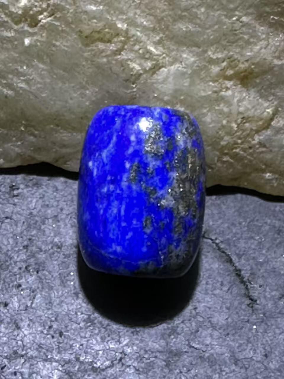 精美阿富汗老矿青金石小桶珠一颗。