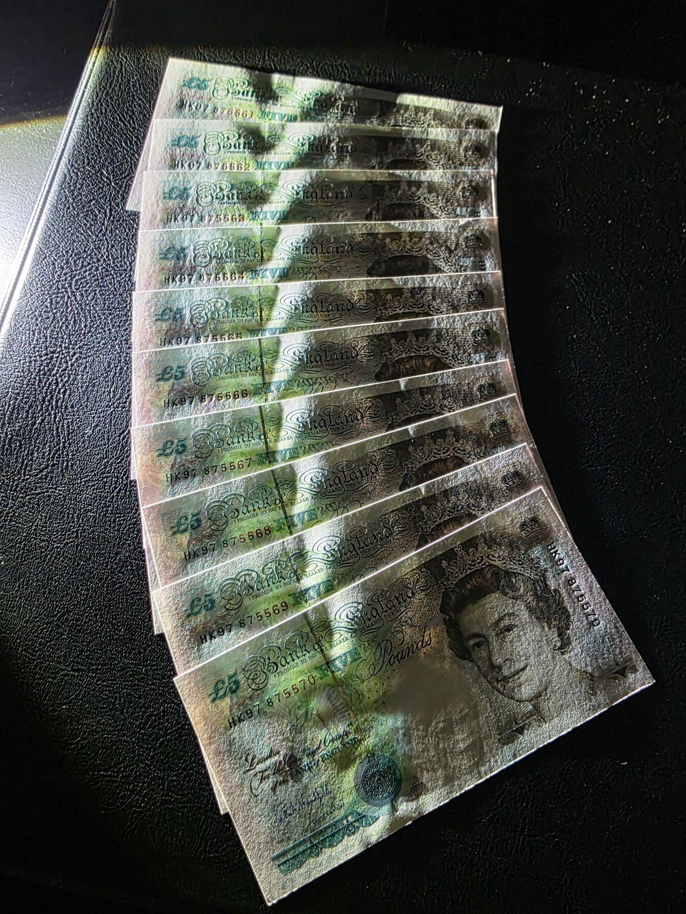 叁拾收藏第31期 英国E序列5英镑标十连号（HK97年香港回归字冠，大部分全程无4） UNC（个别边缘轻微潮斑）