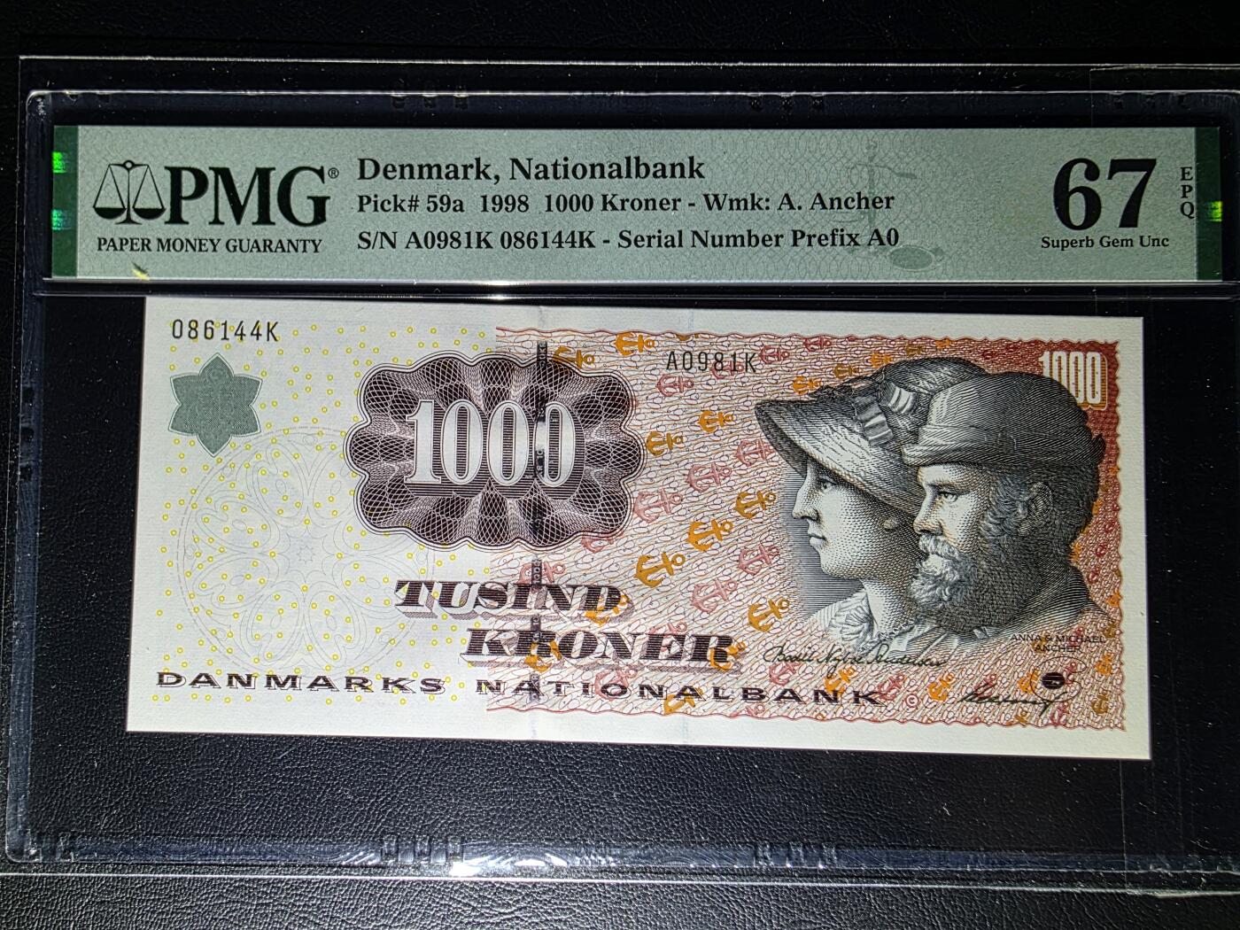 叁拾收藏第31期 丹麦浮雕版1998年初版1000克朗 PMG67分（A0首发字冠，画家安切尔夫妇）