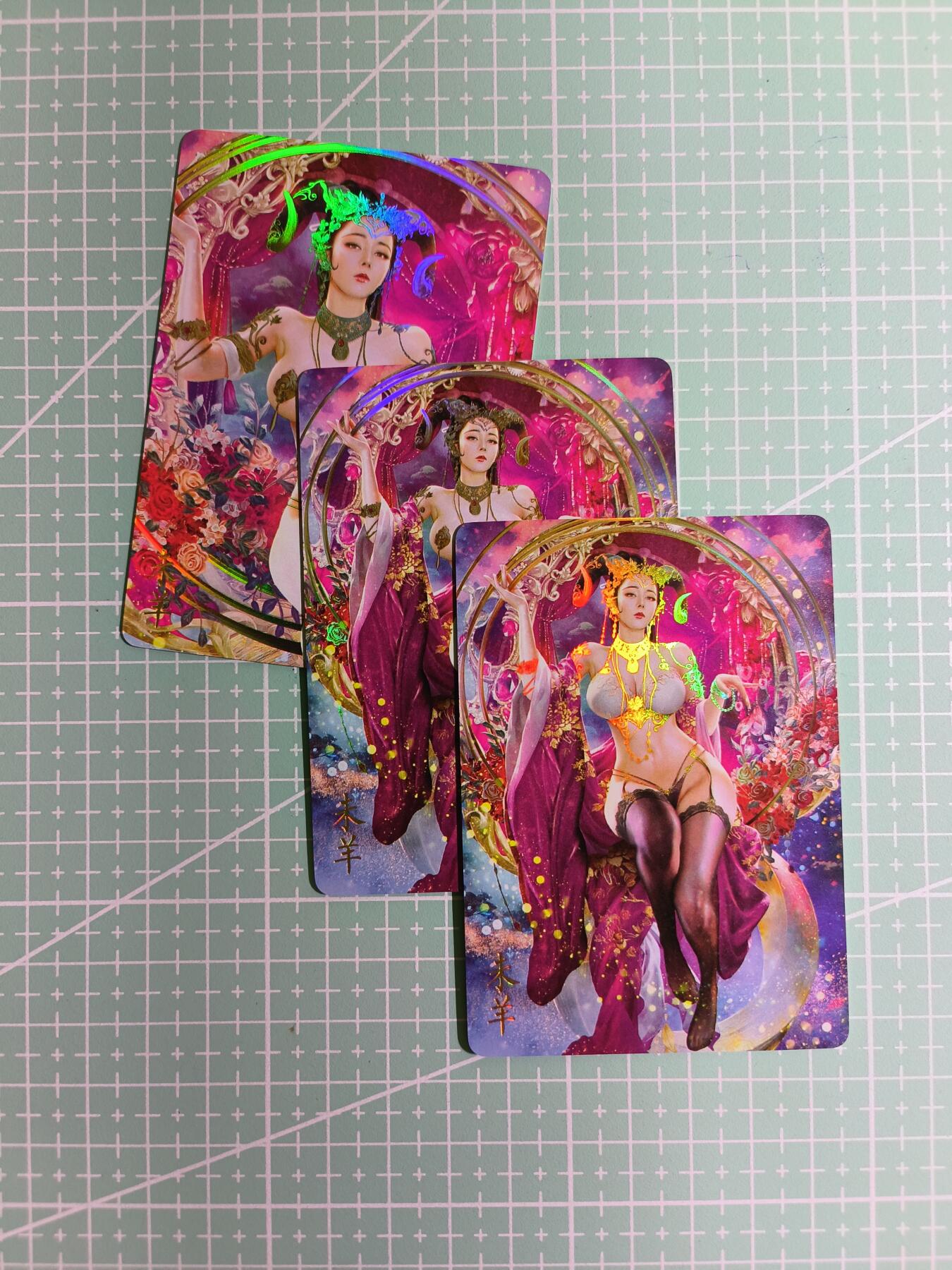 C先生卡牌 第11期 人间传亲签·西游姬亲签·乾坤未定亲签·轩辕春秋亲签·武韵红颜亲签(持续收拍品中...) 【彩闪】燎原《魅·生肖》未羊 三渐变