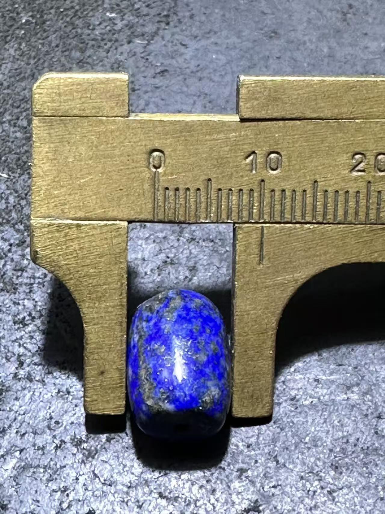 精美阿富汗老矿青金石小桶珠一颗。