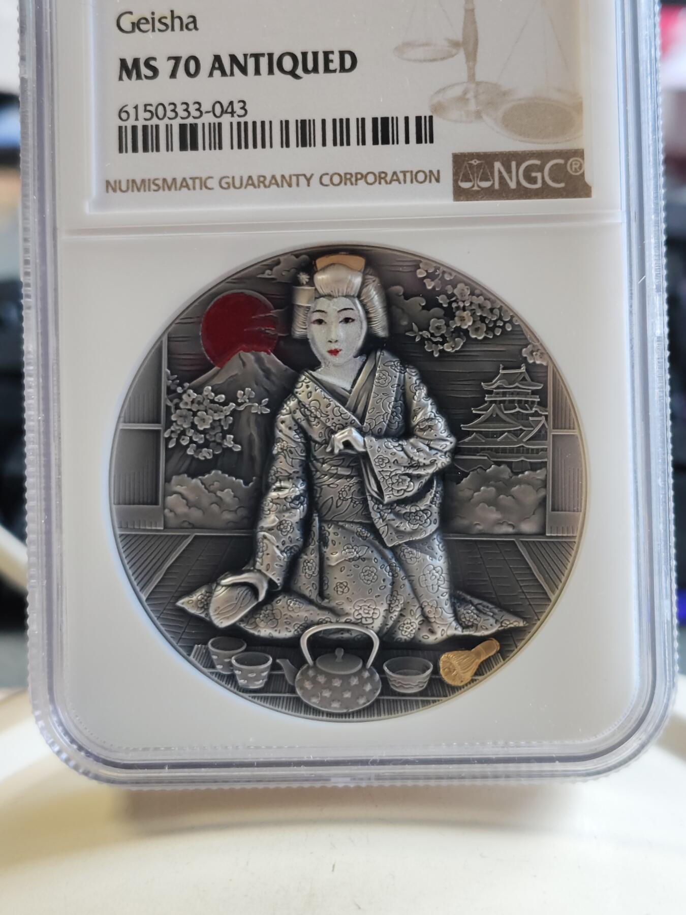 第173期拍卖【长期征集拍品】 纽埃2019年日本文化系列(1)-艺伎茶艺 2盎司超高浮雕仿古镀金彩色银币NGC-MS70盒证全. 999银，发行500枚