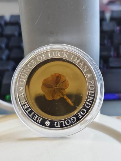 第174期拍卖【长期征集拍品】 - 帕劳2006年幸运草四叶草系列首枚1盎司精制银币带证书，925银，发行5000枚，塑料盒有破