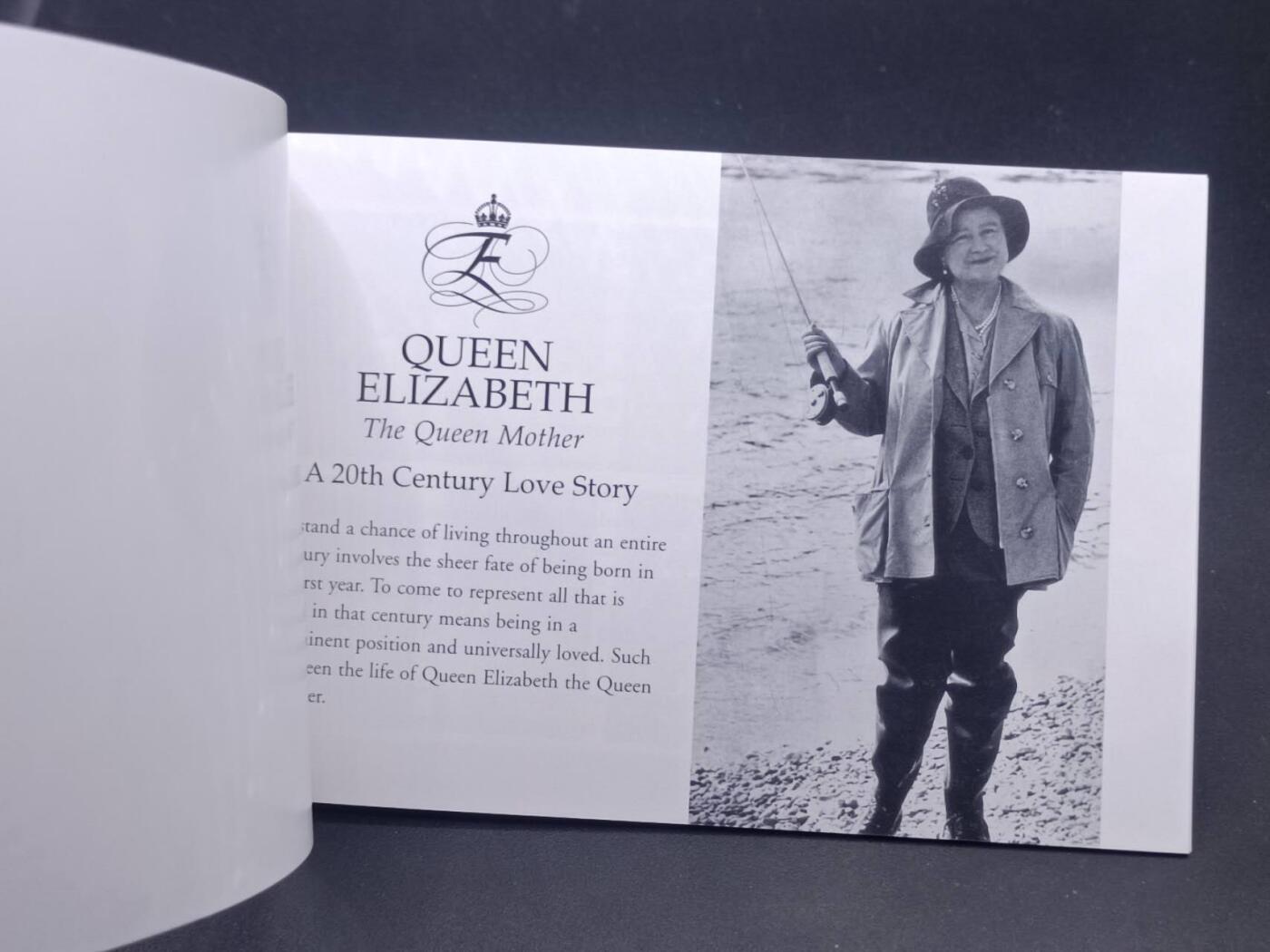 【淘币小摊】实时拍第七百三十四拍  纸币场  满百包邮可预留二周 每周一统一发货   根西岛女王母亲邮票册发行价7.5镑