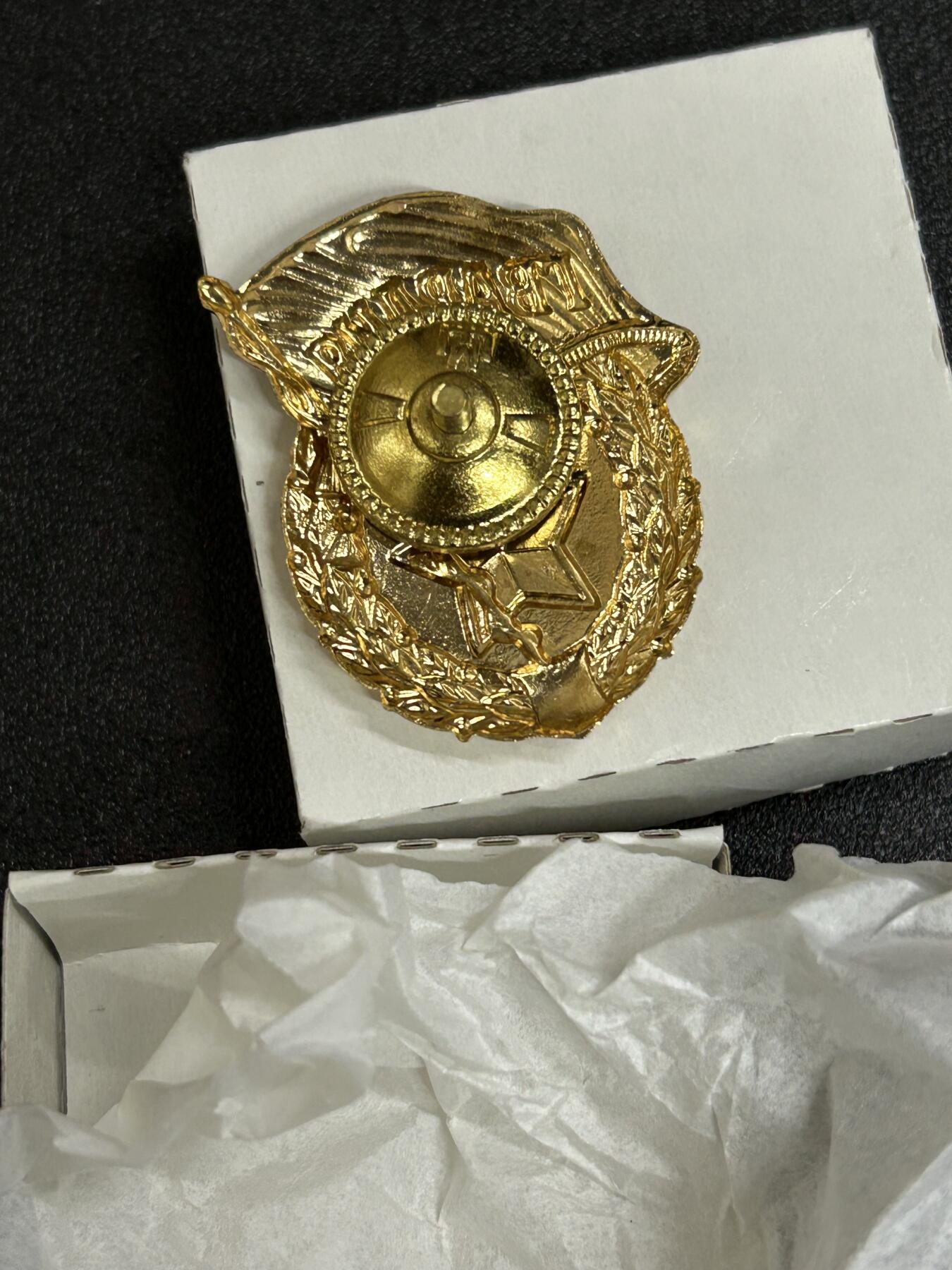 西秦中古拍卖第五十七期 解体初期 俄罗斯近卫军证章 铜珐琅 带原盒