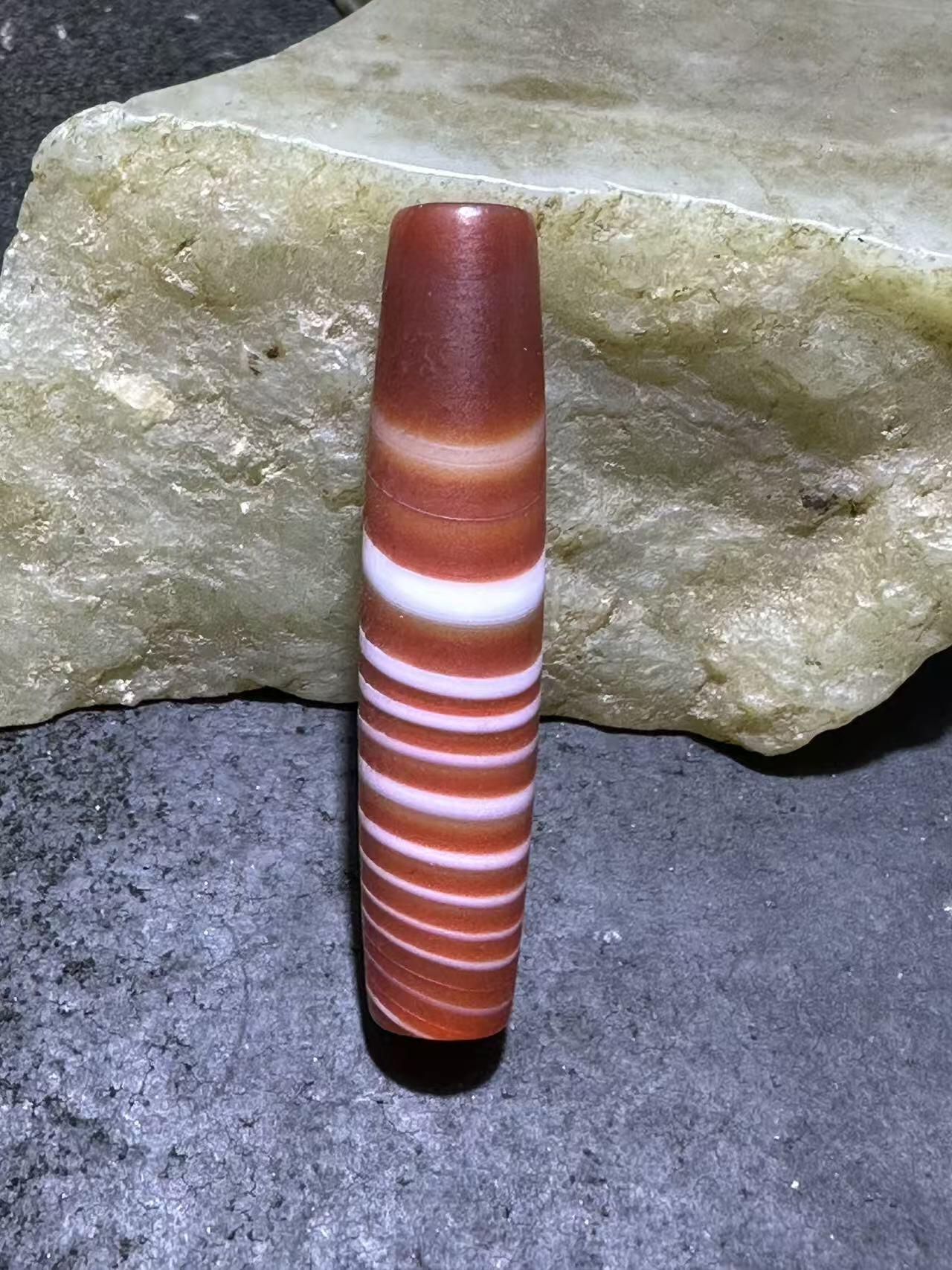 精美高玉化千层风化纹缠丝玛瑙直桶，桶珠一颗。