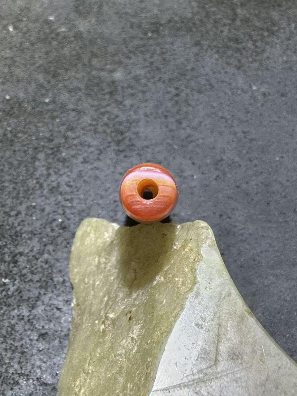 精美高玉化千层风化纹缠丝玛瑙直桶，桶珠一颗。