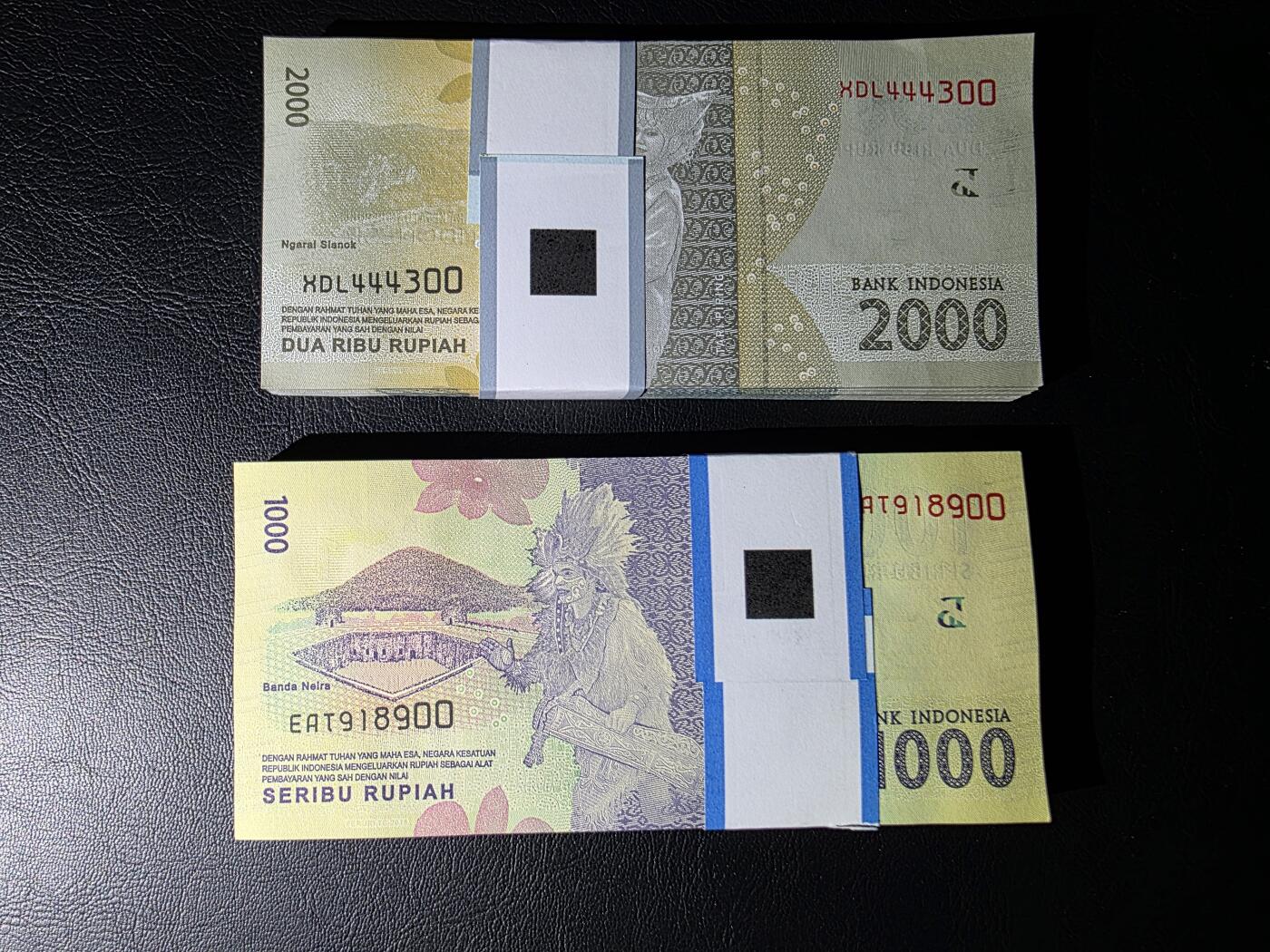 叁拾收藏第31期 印度尼西亚2016年1000/2000卢比两刀百连（含豹子号）  UNC