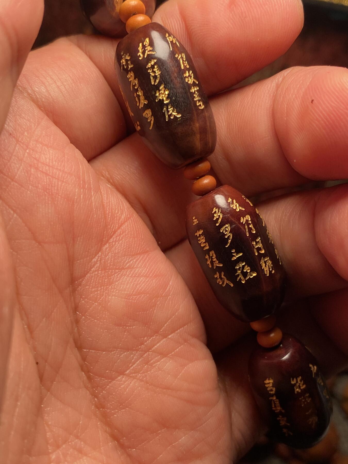 苏工名家核雕放漏价 苏工核雕纯手工雕刻，老籽，天然紫核老苏工，老型般若，孤品，个性饱满，尺寸1。3x2.35立体感十足喜欢的来
