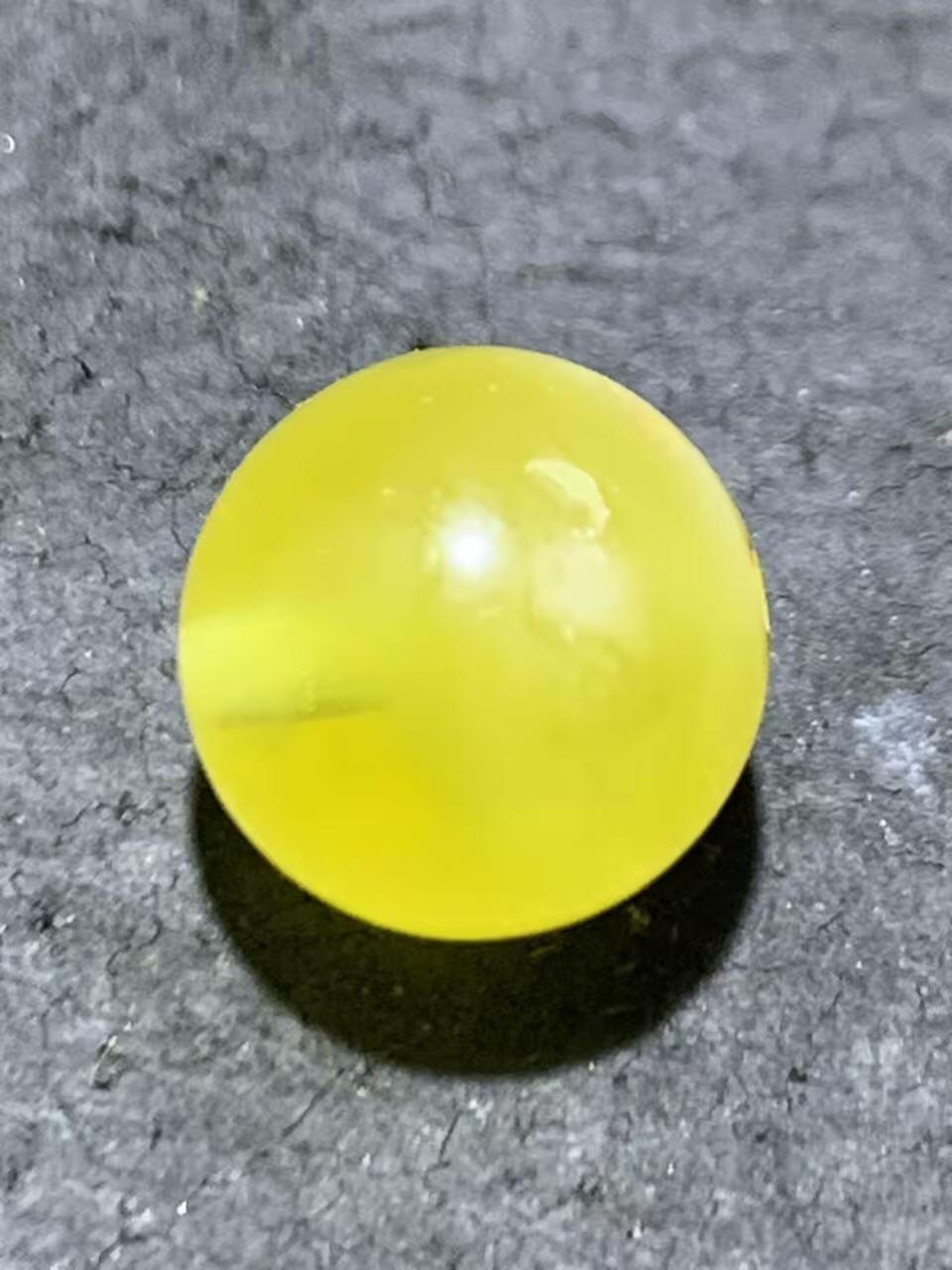 天然俄料原矿蜜蜡圆珠一颗