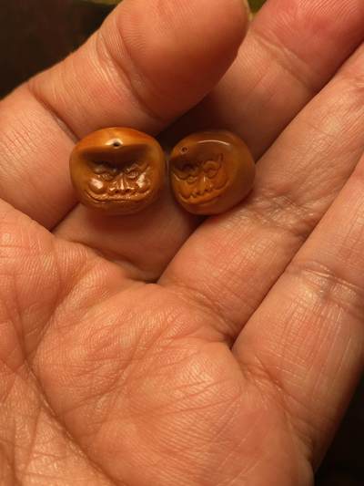 苏工名家核雕放漏价 - 福利苏工核雕纯手工雕刻，怪脸铁核百态腰珠，个性十足，等待有缘人，市场无同款，尺寸1。6x1.4喜欢的来