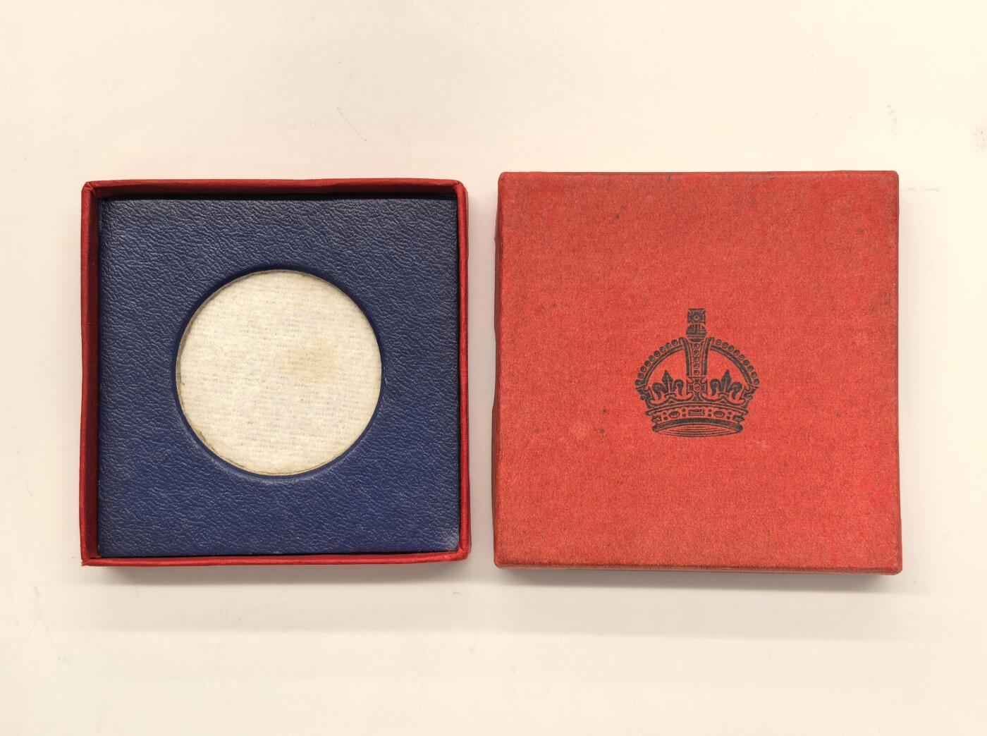 博洋堂世界钱币拍卖第137期（全场包邮） PCGS PR64CAM 英国1935年乔六精制木马剑，浮雕版，铸量2500枚，原盒送评，人像犀利，背面图案深刻，难得一见，错过不再有！带原盒