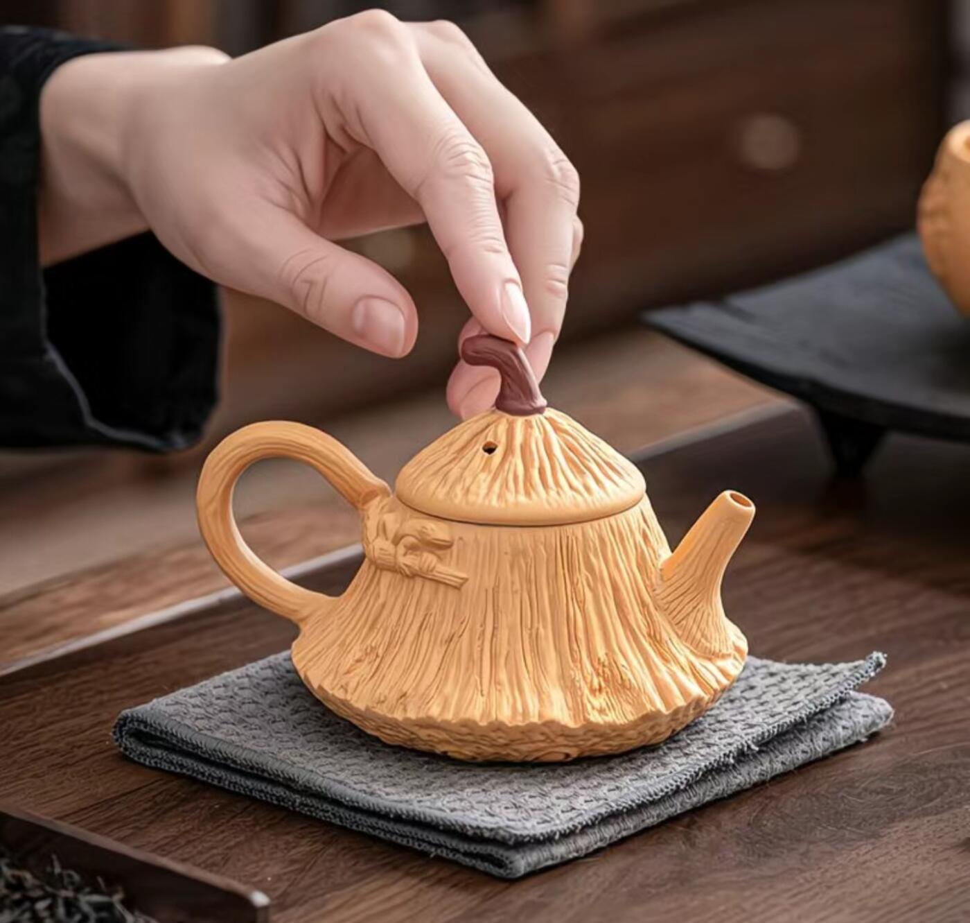 黄段泥精品手工壶具 黄金段泥高档紫砂壶大师级手工浮雕莲蓬单壶