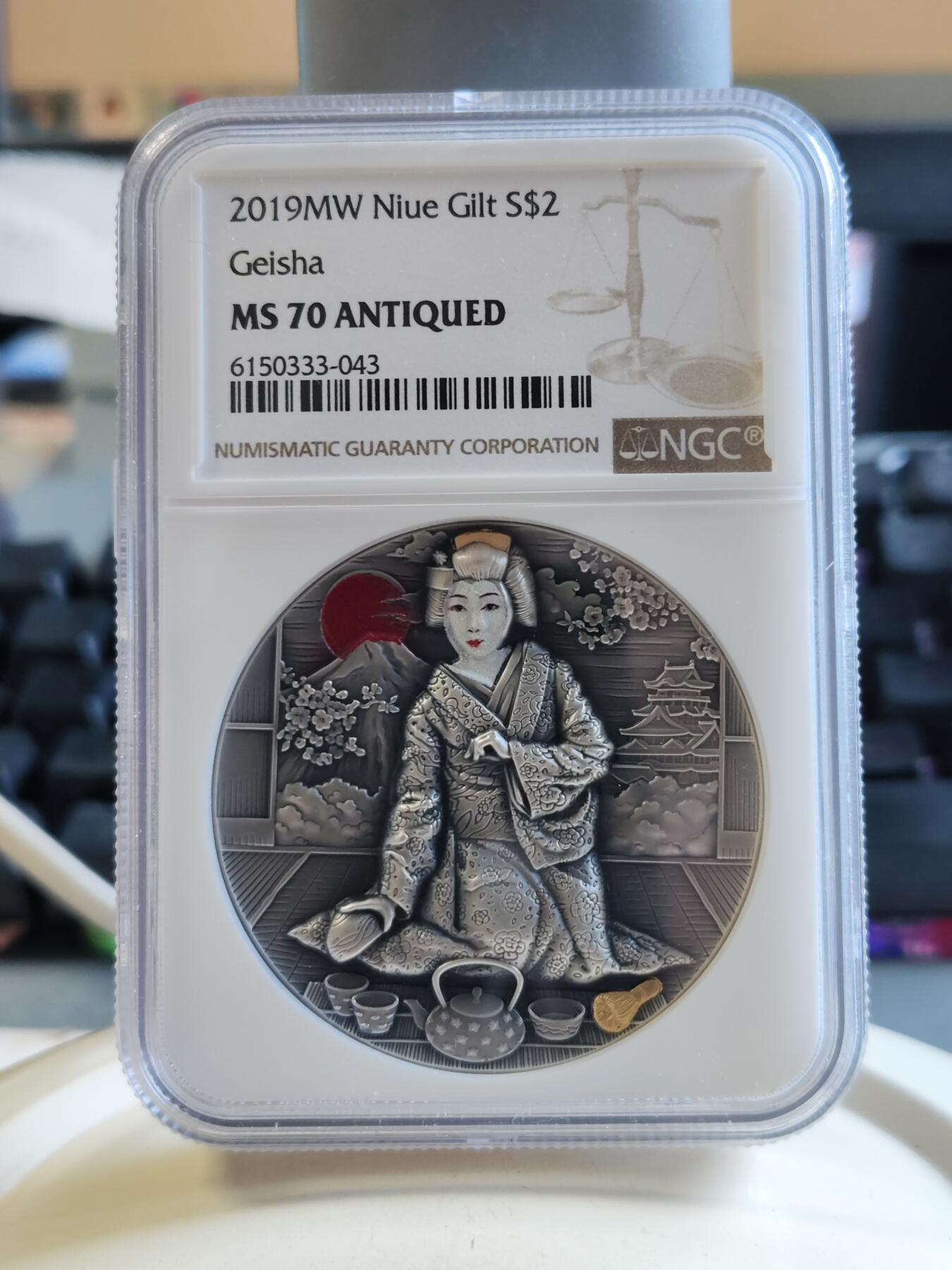 第173期拍卖【长期征集拍品】 纽埃2019年日本文化系列(1)-艺伎茶艺 2盎司超高浮雕仿古镀金彩色银币NGC-MS70盒证全. 999银，发行500枚