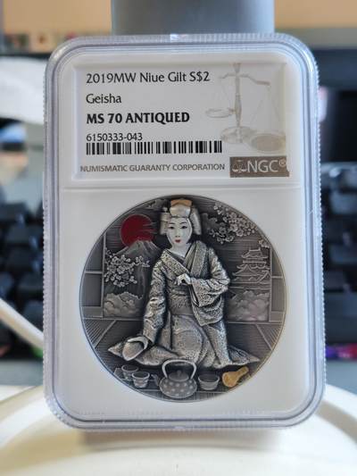 第173期拍卖【长期征集拍品】 - 纽埃2019年日本文化系列(1)-艺伎茶艺 2盎司超高浮雕仿古镀金彩色银币NGC-MS70盒证全. 999银，发行500枚