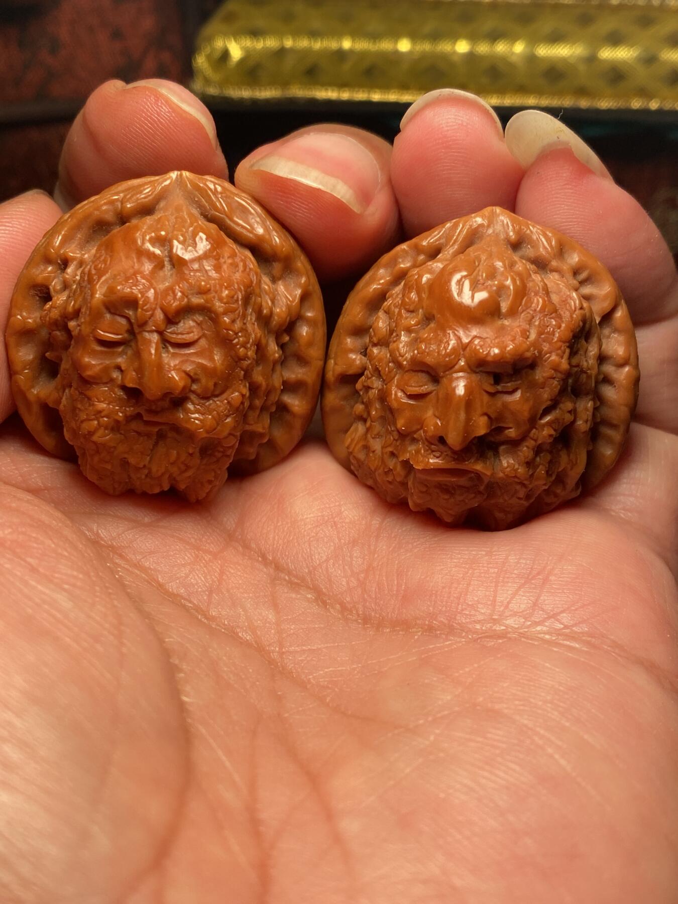 苏工名家核雕放漏价 福利苏工核桃雕纯手工雕刻，龙达摩，四面满工雕个性十足，表情丰富，等待有缘人，市场无同款，尺寸3。55喜欢的来