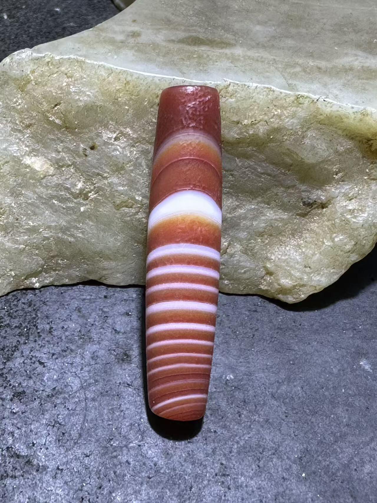 精美高玉化千层风化纹缠丝玛瑙直桶，桶珠一颗。